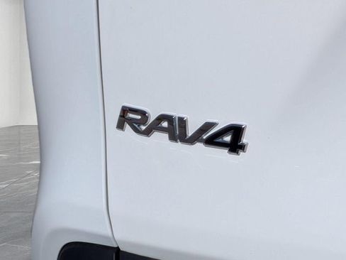 Used 2025 Toyota RAV4 LE AWD/4WD image 10
