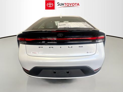 Used 2025 Toyota Prius LE FWD image 5