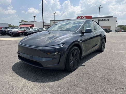 Used 2026 Tesla Model Y AWD image 3