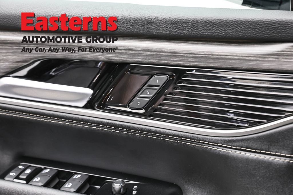 Used 2024 Jeep Wagoneer Series III w/ Premium Group I AWD/4WD image 22