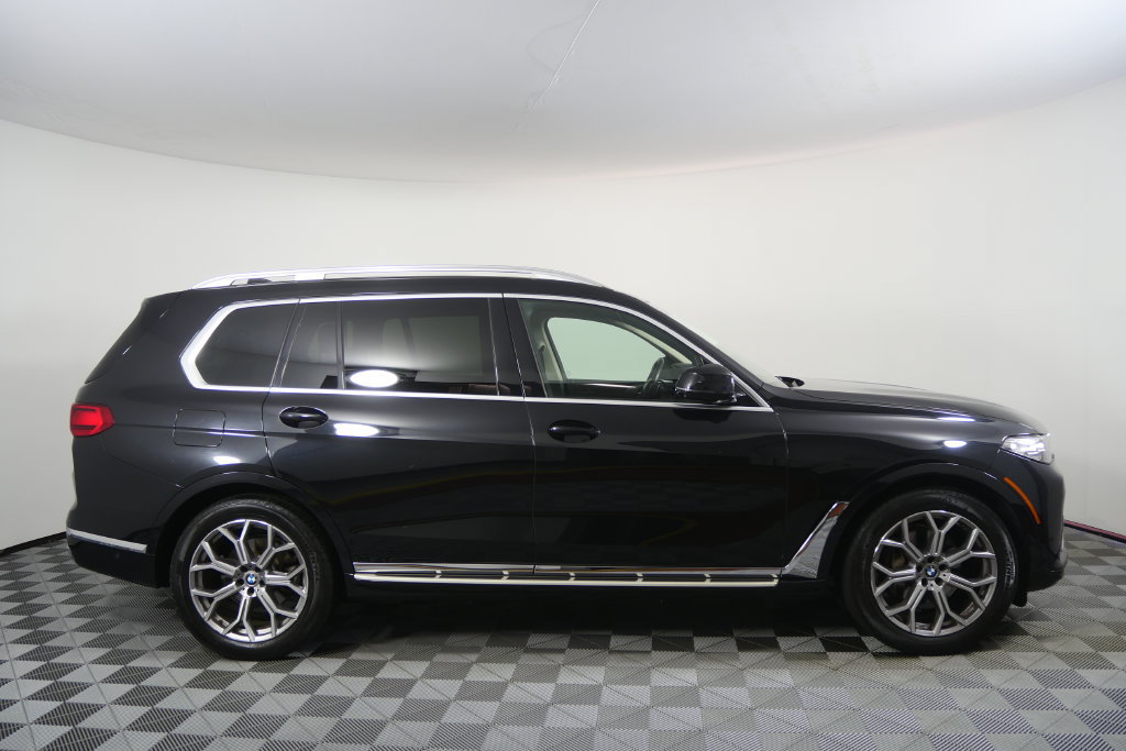 Used 2022 BMW X7 xDrive40i w/ Premium Package AWD/4WD image 3