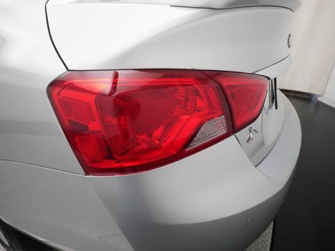 Used 2016 Chevrolet Impala LT w/ Convenience Package image 29