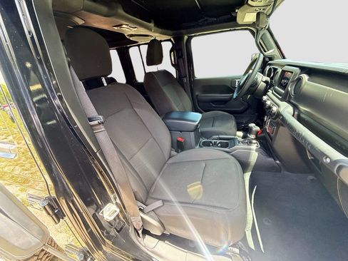 Used 2023 Jeep Wrangler Unlimited AWD/4WD image 32