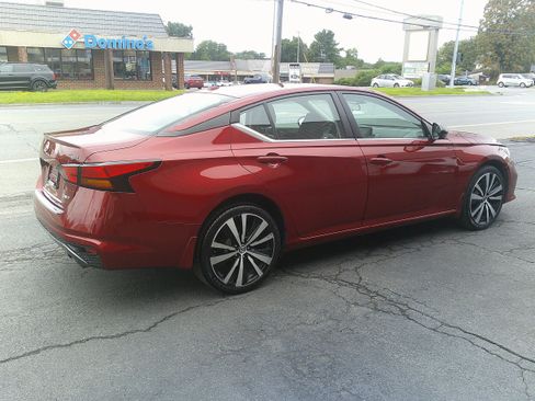 Used 2021 Nissan Altima 2.5 SR w/ SR Premium Package AWD/4WD image 9