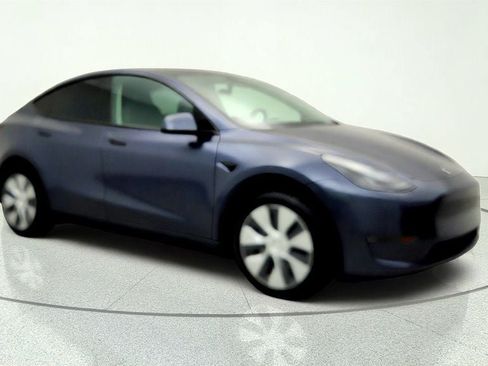 Used 2023 Tesla Model Y Long Range AWD/4WD image 3