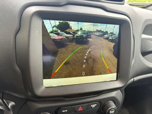 Used 2020 Jeep Renegade Altitude AWD/4WD image 21