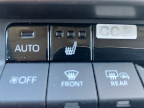 Used 2025 Toyota Camry XLE FWD image 27