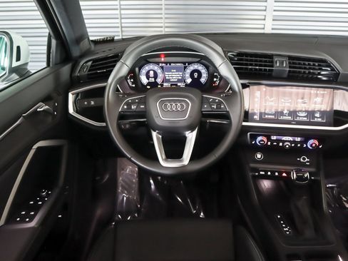 Certified 2025 Audi Q3 2.0T Premium w/ Convenience Package AWD/4WD image 15