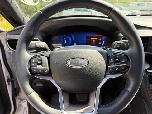 Used 2024 Ford Explorer Platinum w/ Technology Package AWD/4WD image 6