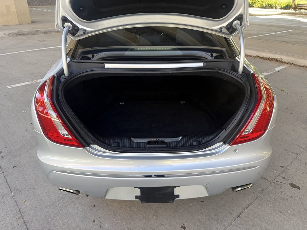 Used 2014 Jaguar XJ L Portfolio RWD image 9