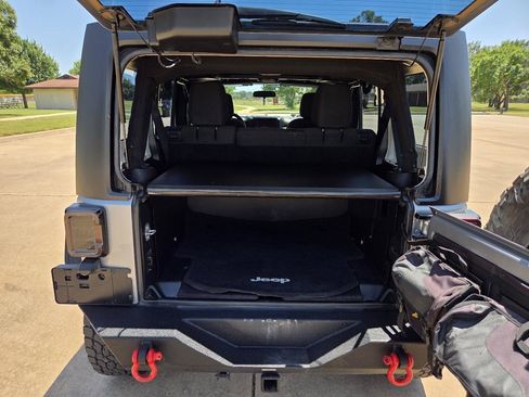Used 2015 Jeep Wrangler Unlimited Sport w/ Connectivity Group AWD/4WD image 31