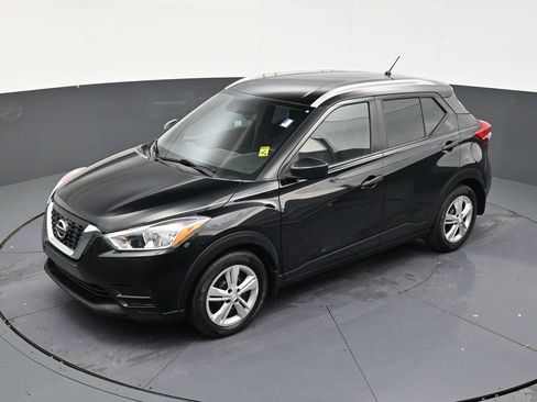 Used 2018 Nissan Kicks S FWD image 12