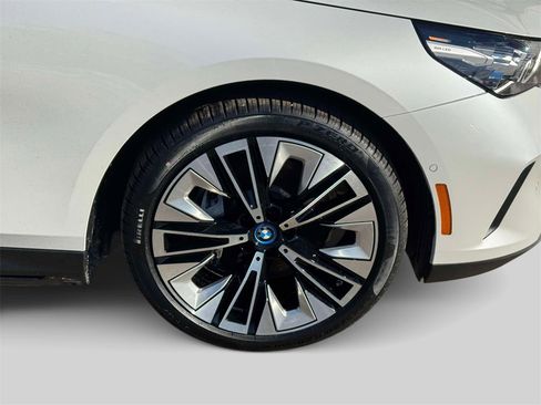 Certified 2025 BMW i5 xDrive40 w/ Premium Package image 5