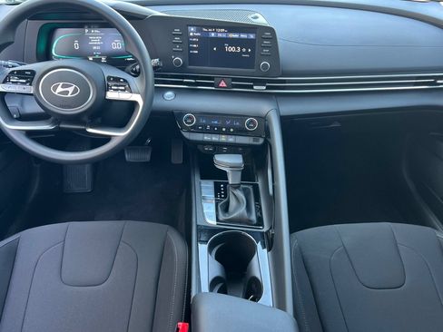 Used 2026 Hyundai Elantra Hybrid FWD image 17