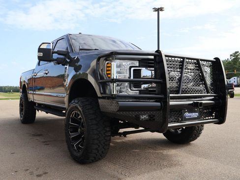 Used 2018 Ford F250 XLT w/ XLT Premium Package AWD/4WD image 5
