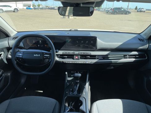 Used 2025 Kia K4 LXS image 33