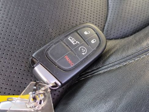 Used 2021 Jeep Cherokee Latitude Lux w/ Comfort/Convenience Group FWD image 34