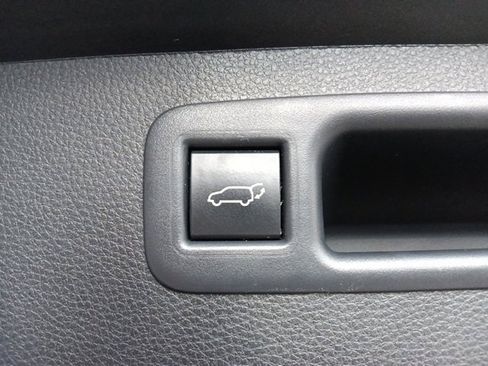 Used 2023 Toyota Highlander L image 32