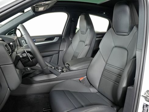 Certified 2026 Porsche Cayenne Coupe AWD/4WD image 5