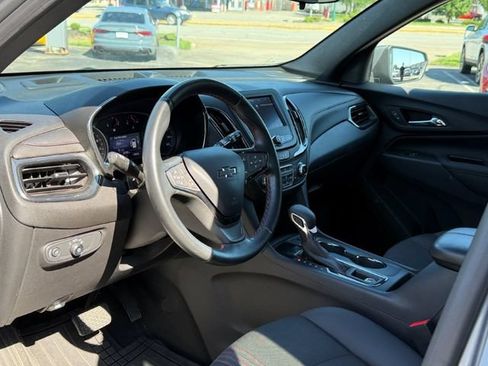 Used 2023 Chevrolet Equinox RS FWD image 11