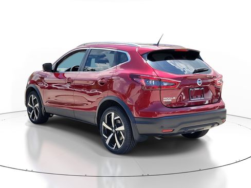 Used 2021 Nissan Rogue Sport SL w/ Premium Package FWD image 4