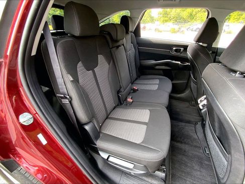 Used 2024 Kia Sorento LX FWD image 25