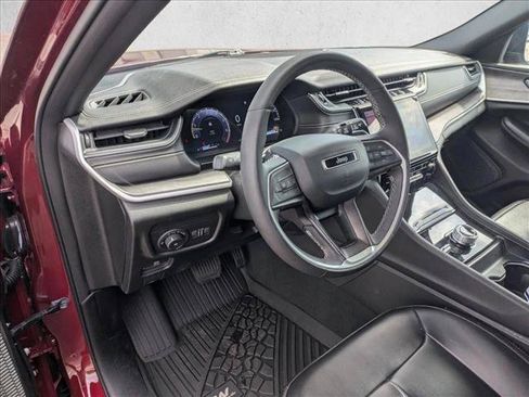 Used 2024 Jeep Grand Cherokee Limited AWD/4WD image 9