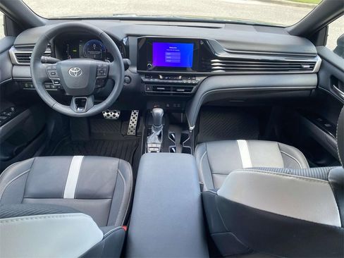 Used 2025 Toyota Camry SE w/ Convenience Package image 11