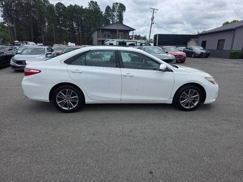 Used 2015 Toyota Camry SE image 4