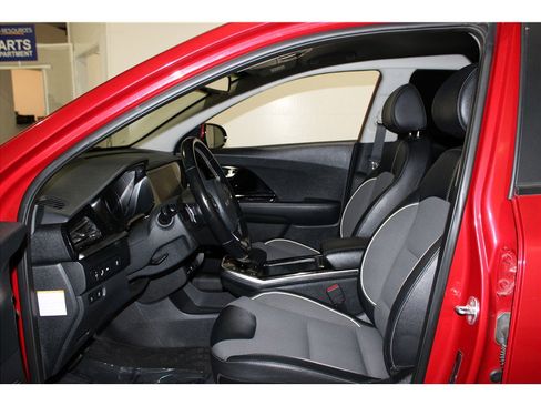Used 2022 Kia Niro EX image 10