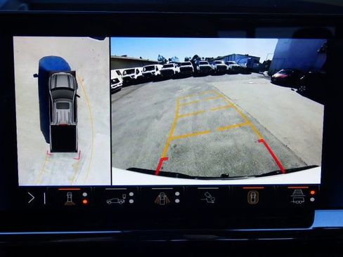 Used 2025 Chevrolet Silverado 1500 ZR2 w/ Technology Package image 14