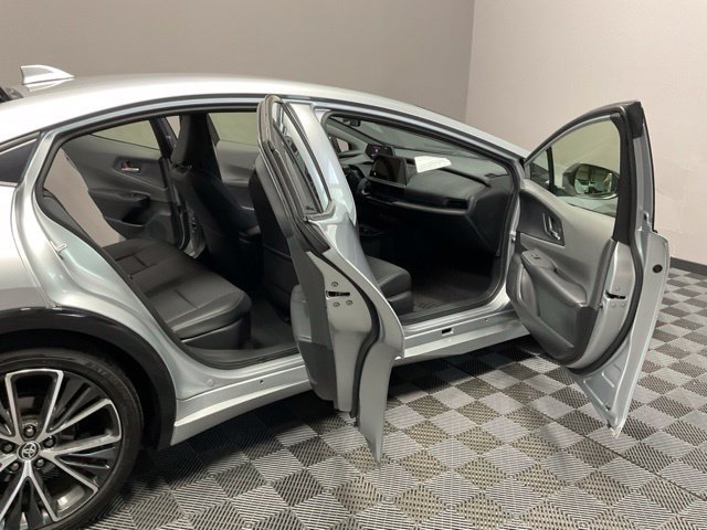 Used 2024 Toyota Prius XLE FWD image 21