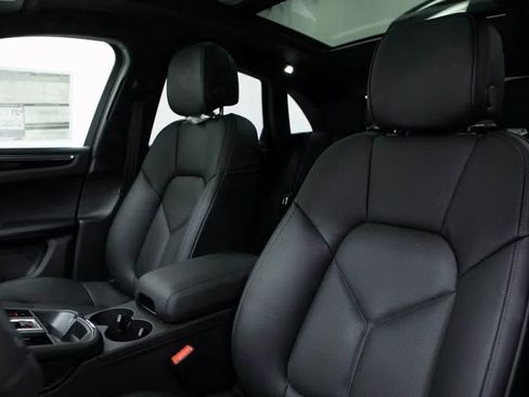 Certified 2025 Porsche Macan Turbo image 5