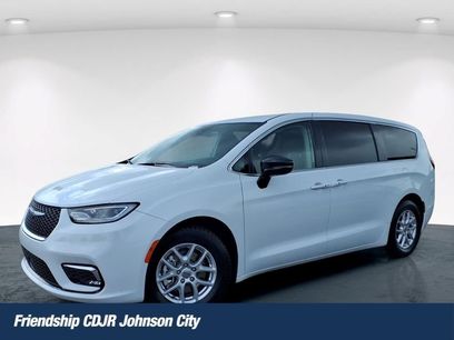 Used 2024 Chrysler Pacifica Touring-L