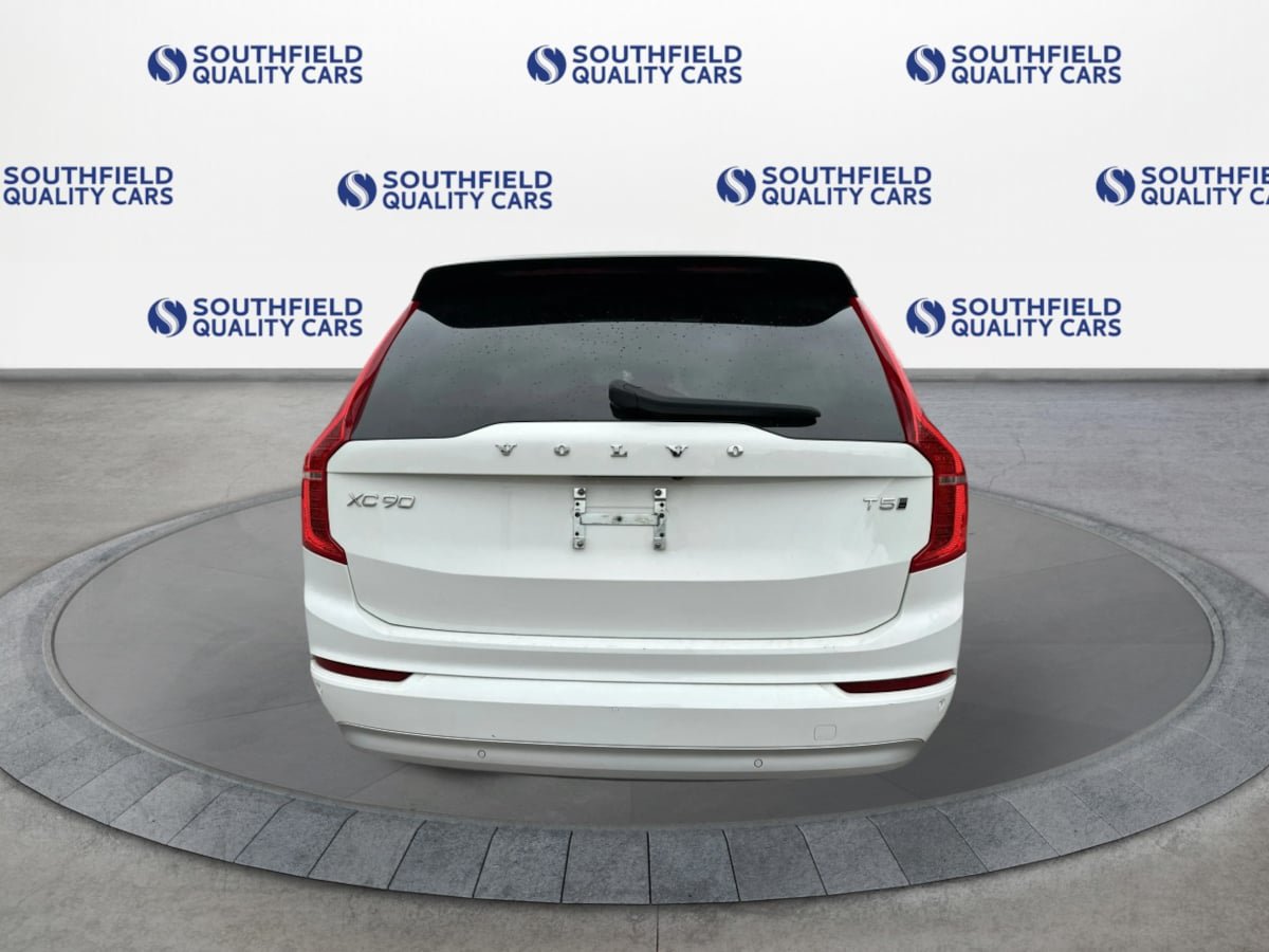 Used 2022 Volvo XC90 T5 Momentum AWD/4WD image 5
