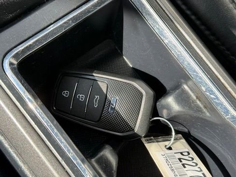 Used 2019 Toyota Tacoma TRD Sport w/ TRD Premium Sport Package AWD/4WD image 30