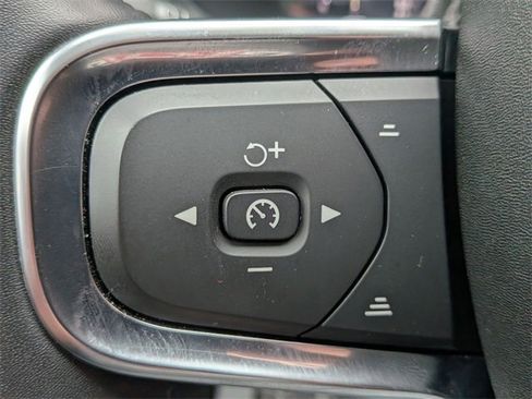 Certified 2023 Volvo XC40 B5 Plus w/ Protection Package Premier image 20