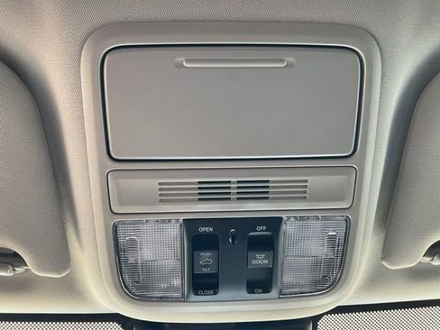 New 2026 Honda Odyssey Touring image 19