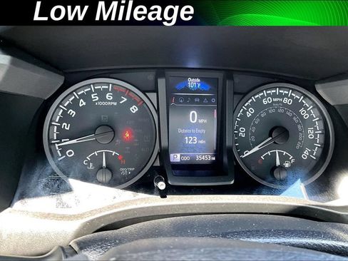 Used 2022 Toyota Tacoma TRD Off-Road w/ TRD Premium Off Road Package AWD/4WD image 2
