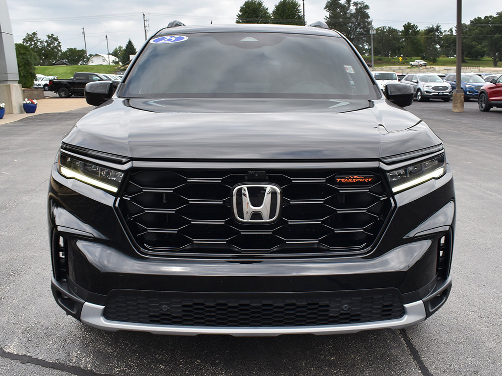 Used 2025 Honda Pilot TrailSport image 27