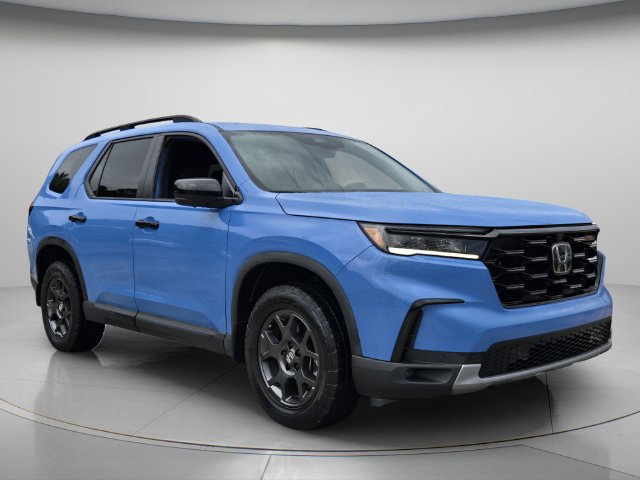Used 2025 Honda Pilot TrailSport image 8