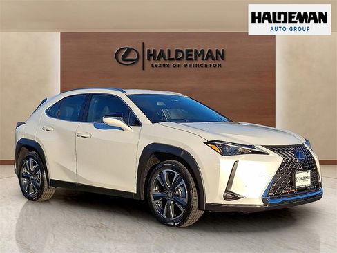 Used 2025 Lexus UX 300h AWD image 1