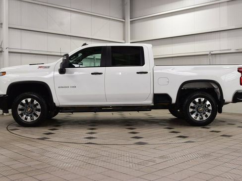 Used 2025 Chevrolet Silverado 2500 Custom w/ Custom Value Package AWD/4WD image 4