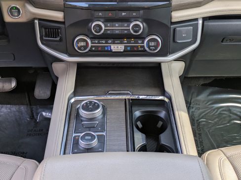 Used 2024 Ford Expedition Limited image 22