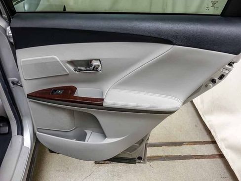 Used 2011 Toyota Venza AWD w/ Premium Pkg #2 image 28