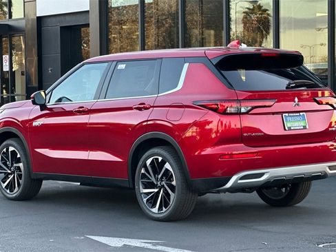 New 2025 Mitsubishi Outlander SE image 7
