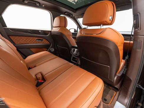 Used 2021 Bentley Bentayga AWD/4WD image 28