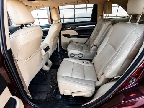 Used 2019 Toyota Highlander XLE image 29