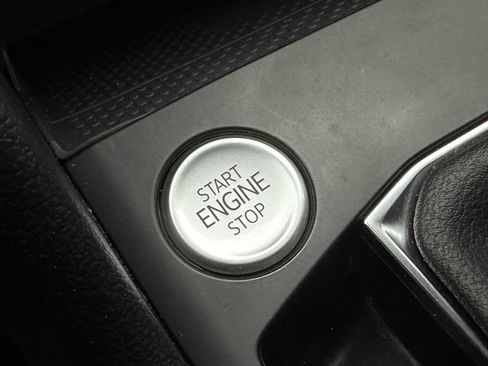 Certified 2022 Volkswagen Taos SE FWD image 25