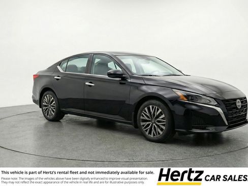Used 2025 Nissan Altima 2.5 SV image 1
